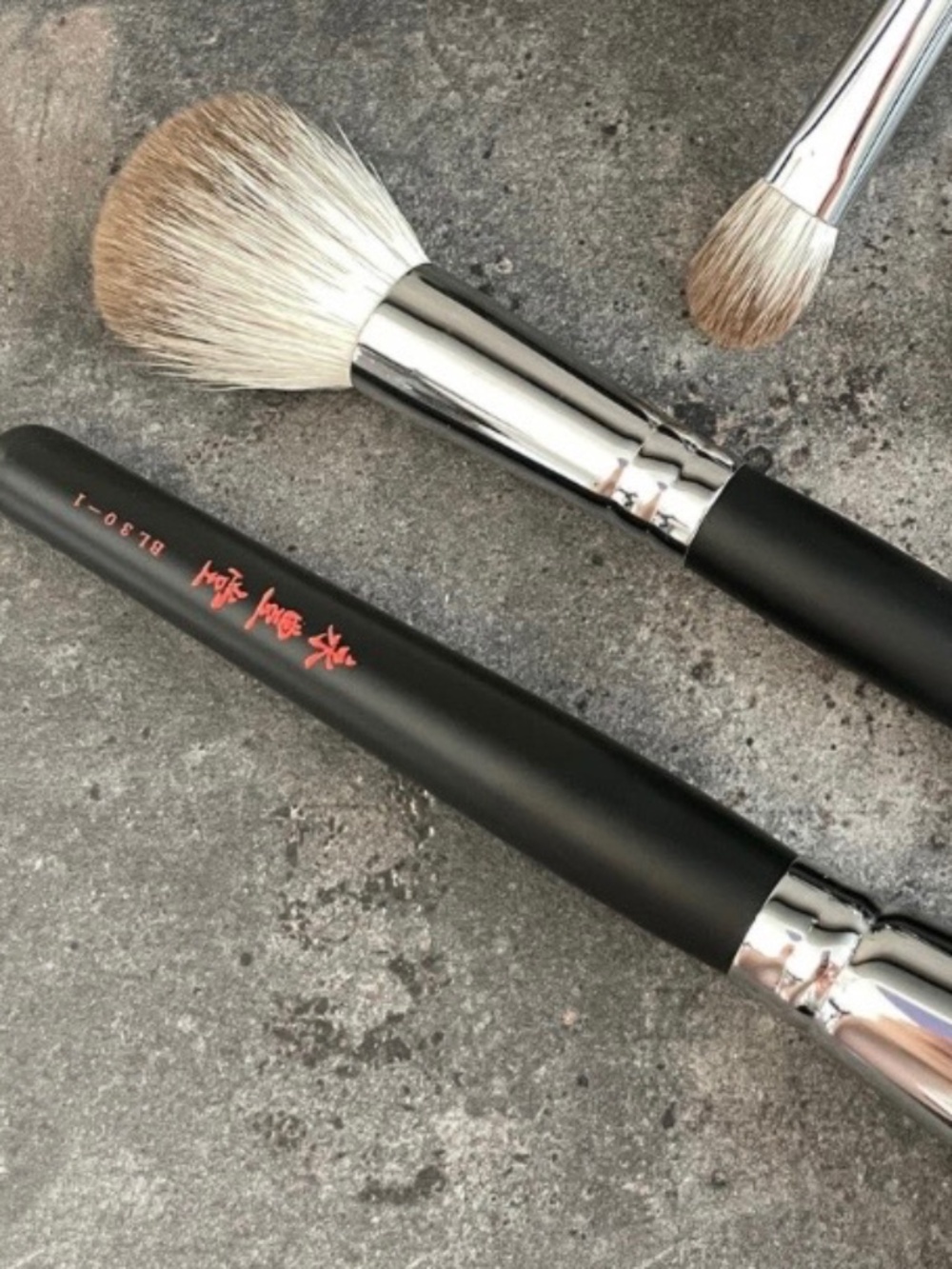 CHIKUHODO SILVER FOX CHEEK BRUSH